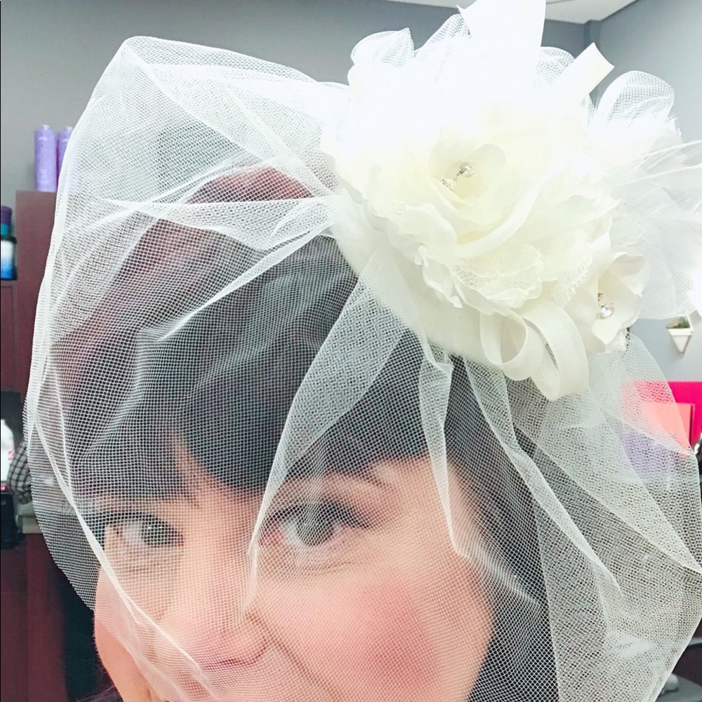 Elegant White Floral Veil Headpiece